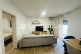 Istra, Pula,moderan četverosoban stan NKP 11O m2, garaža, blizina centra, Pula, Appartement