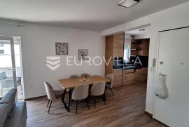 Istra, Pula,moderan četverosoban stan NKP 11O m2, garaža, blizina centra, Pula, Flat