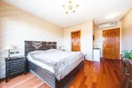 Zagreb, Vrhovec, četverosobni PENTHOUSE, NKP 130 m2, Zagreb, Wohnung