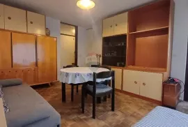 Pula,garsonjera (jednosoban stan) na 4.katu, Pula, Apartamento