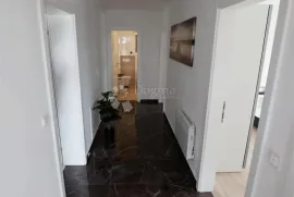 Namješteni  apartman u mirnom dijelu Sukošana, odmah useljiv, Sukošan, Appartment