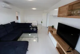 Namješteni  apartman u mirnom dijelu Sukošana, odmah useljiv, Sukošan, Appartment