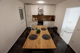 Namješteni  apartman u mirnom dijelu Sukošana, odmah useljiv, Sukošan, Appartment