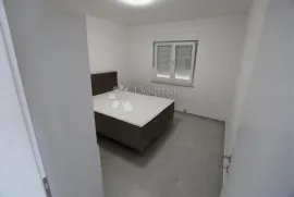 Trosobni apartman u mirnom dijelu Sukošana, Sukošan, Apartamento