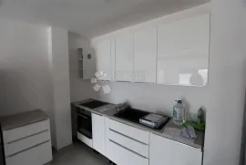 Trosobni apartman u mirnom dijelu Sukošana, Sukošan, Apartamento