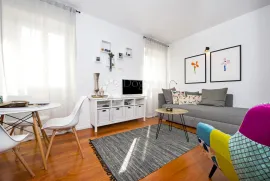 ROVINJ - ekskluzivna kuća uz more s apartmanima, Rovinj, Appartement