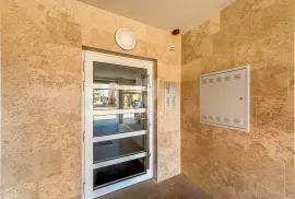 Istra, Umag, moderno opremljen stan s 3 spavaće sobe!, Umag, Appartment