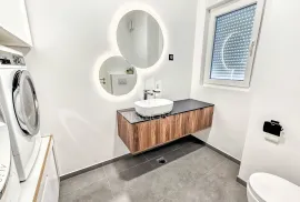 Istra, Umag, moderno opremljen stan s 3 spavaće sobe!, Umag, Appartment