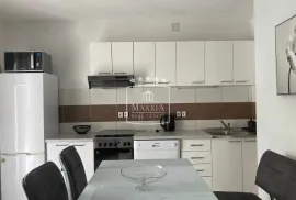 Tribanj - kuća sa 6 uređenih ap. mogućnost polupansiona! 649000€, Starigrad, بيت