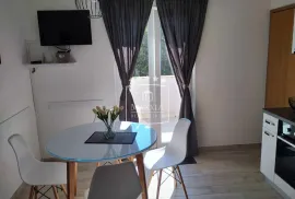 Tribanj - kuća sa 6 uređenih ap. mogućnost polupansiona! 649000€, Starigrad, بيت