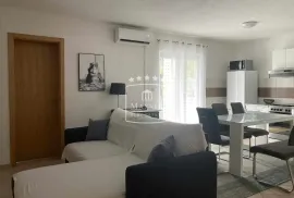 Tribanj - kuća sa 6 uređenih ap. mogućnost polupansiona! 649000€, Starigrad, Casa