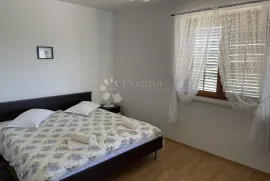 KUĆA BLIZU MORA SA DOZVOLOM ZA DVOJNU KUĆU S BAZENOM, Umag, House