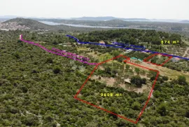 ŠIBENIK - poljoprivredno zemljište s mogućnošću gradnje, Šibenik, Land