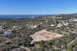 Građevinsko zemljište od 2186m2 u zaleđu Primoštena, Primošten, Land