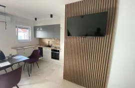 Moderno uređen stan za dugoročan najam - Trogir, Trogir, Apartamento