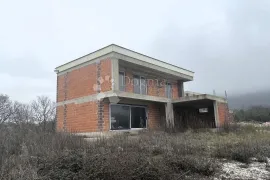 KATNICA S BAZENOM U IZGRADNJI , OKOLICA LABINA, Labin, Haus