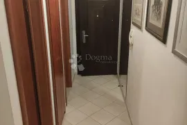 Trosobni stan na Žnjanu, Split, Wohnung