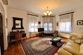 Zagreb-Centar-Luksuzan starograđanski stan -idealno za poslovne ljude i diplomate, Zagreb, Flat