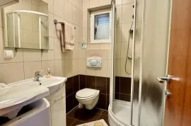 Klenovica, Novi Vinodolski - kuća 200 m2 sa pogledom na more, Novi Vinodolski, House