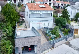 Klenovica, Novi Vinodolski - kuća 200 m2 sa pogledom na more, Novi Vinodolski, Famiglia