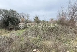 Istra, Pula, Šišan - pravokutno građevinsko zemljište s pristupom 679 m2 - mirna lokacija, Pula, Terrain