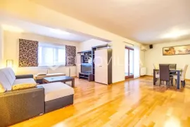 Zagreb, Špansko, dvoetažan peterosoban stan NKP 175 m2, Zagreb, Apartamento