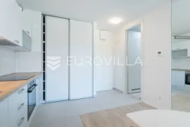 Črnomerec, Gradiščanska garsonijera 35 m2 + parkirno mjesto, Zagreb, Appartamento