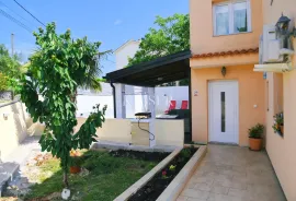 Otok Krk, Gostinjac - kuća 160m2 sa bazenom, Dobrinj, House