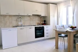 Otok Krk, Gostinjac - kuća 160m2 sa bazenom, Dobrinj, Haus