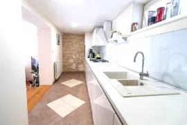 Prekrasan četverosoban stan 130m2 s vrtom i 2 PM !!!, Zagreb, Flat