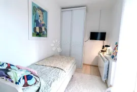 Prekrasan četverosoban stan 130m2 s vrtom i 2 PM !!!, Zagreb, Flat