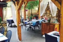 ARTATORE, KUĆA S RENOMIRANIM RESTORANOM...PRILIKA!!!!, Mali Lošinj, Famiglia