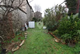 Barban, okolica kamena autohtona kuća za renovaciju, Barban, Haus