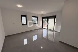 ZADAR, ZATON - Penthouse u novogradnji pokraj mora, Nin, Flat