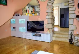 VEOMA RENTABILNA KUĆA SA BAZENOM, Ližnjan, House