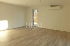 CRES-stan na atraktivnoj lokaciji u blizini mora, 3S+DB od 115 m2, Cres, Flat