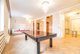 Zagreb, Trg bana Jelačića, komforan trosoban stan NKP 160 m2, parking, Zagreb, Appartment