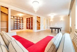 Zagreb, Trg bana Jelačića, komforan trosoban stan NKP 160 m2, parking, Zagreb, Appartment