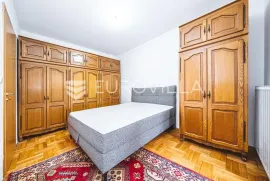 Zagreb, Vinogradska ulica, prostran trosoban stan, 103,00 m2 + Parking, Zagreb, Wohnung