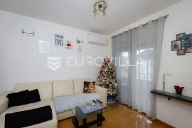 Rijeka, Srdoči, dvosoban stan NKP 50 m² s privatnim tavanom od 140 m², Rijeka, Appartement