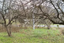 Vojnić - Kuća s velikom okućnicom, Vojnić, Casa