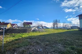 Gorski kotar, Fužine - atraktivan teren sa djelomičnim pogledom na jezero Bajer, Fužine, Terra