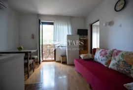 Otok Krk-Malinska, samostojeća apartmanska kuća, Malinska-Dubašnica, Casa