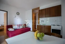 Otok Krk-Malinska, samostojeća apartmanska kuća, Malinska-Dubašnica, Casa