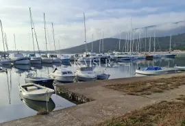 Otok Cres-Lošinj, Osor, više kuća u nizu, 50 m od mora, Mali Lošinj, Kuća