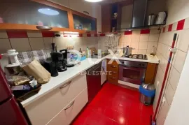 RIJEKA, TRSAT - stan 103 m2 u prizemlju s okućnicom i garažom s pogledom na more! PRILIKA!, Rijeka, Appartment