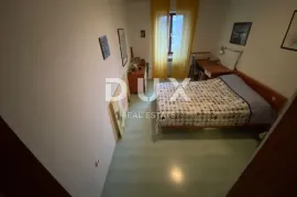 RIJEKA, TRSAT - stan 103 m2 u prizemlju s okućnicom i garažom s pogledom na more! PRILIKA!, Rijeka, Appartment