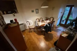 RIJEKA, TRSAT - stan 103 m2 u prizemlju s okućnicom i garažom s pogledom na more! PRILIKA!, Rijeka, Appartment