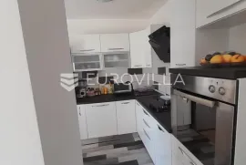 Split- Kacunar, komforan renoviran trosoban stan površine  78,2m2, Split, شقة