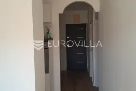 Split, Kocunar, komforan, renoviran trosoban stan površine 78,2m2, Split, Daire